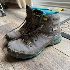 Ahnu sugarpine hiking boots
